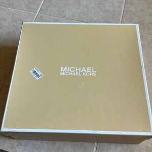 Michael Kors Kim Lace Up Bootie size 8